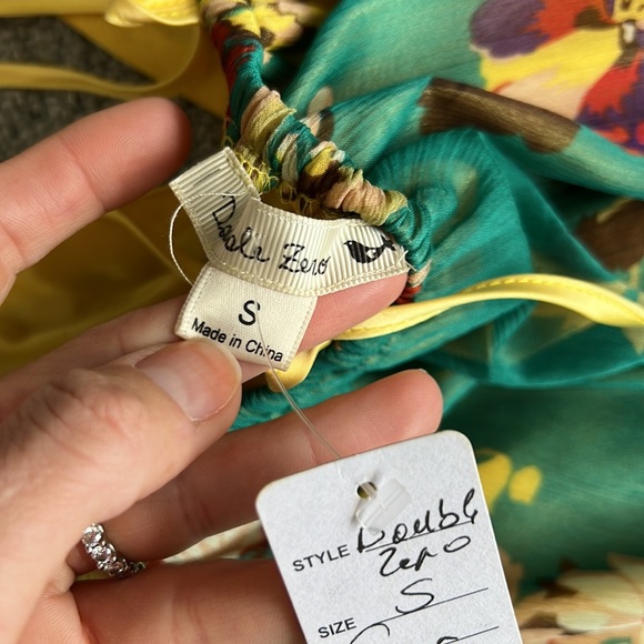 Dress - Picture 6 of 6